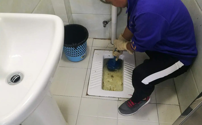 天桥疏通蹲坑
