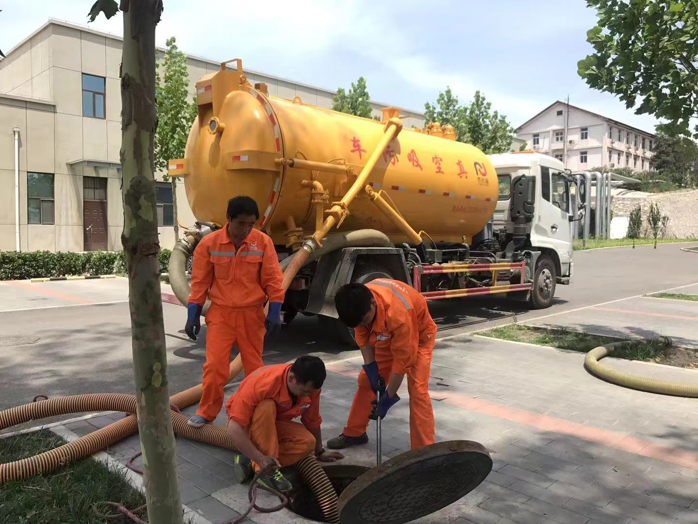 天桥化粪池清理与5-8吨吸粪车施工效率分析